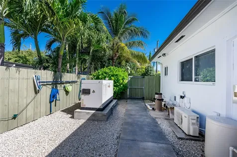 6849 SW 39th Street Miami FL 33155
