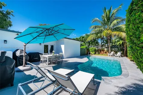 6849 SW 39th Street Miami FL 33155