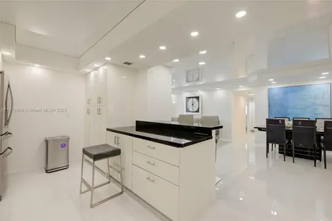 Hallandale Beach FL 33009