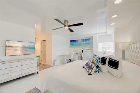 Hallandale Beach FL 33009
