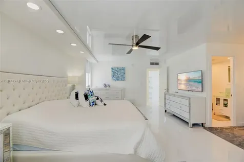 Hallandale Beach FL 33009