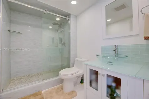 Hallandale Beach FL 33009