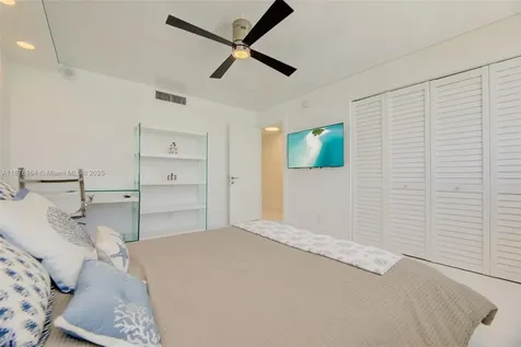 Hallandale Beach FL 33009