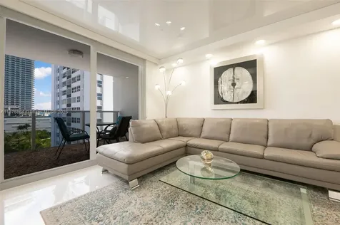 Hallandale Beach FL 33009