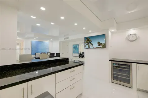 Hallandale Beach FL 33009