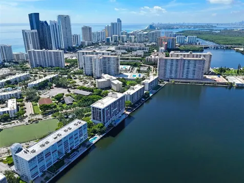 17720 N Bay Road Sunny Isles Beach FL 33160