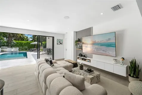 8033 Noremac Avenue Miami Beach FL 33141
