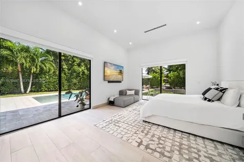 8033 Noremac Avenue Miami Beach FL 33141