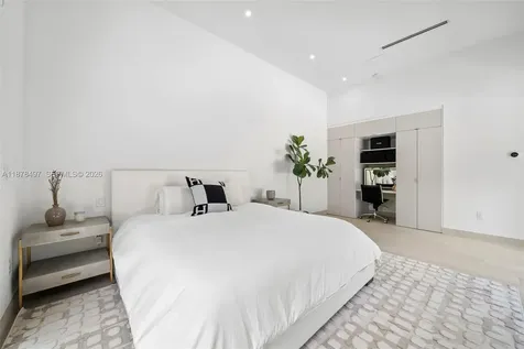 8033 Noremac Avenue Miami Beach FL 33141