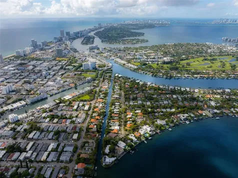 8033 Noremac Avenue Miami Beach FL 33141