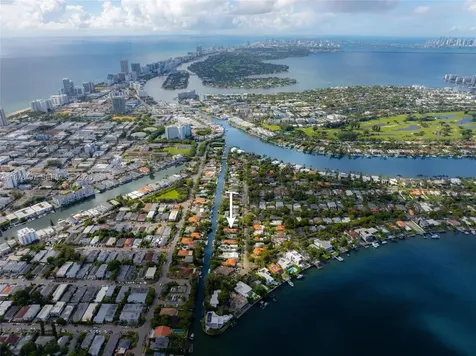 8033 Noremac Avenue Miami Beach FL 33141