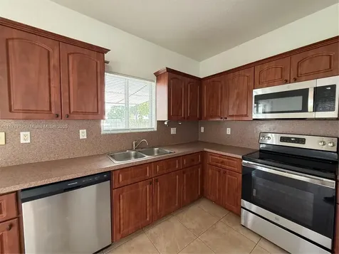 613 SE 14th Place Homestead FL 33033