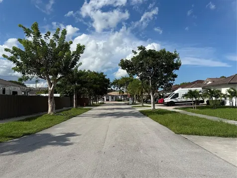 613 SE 14th Place Homestead FL 33033