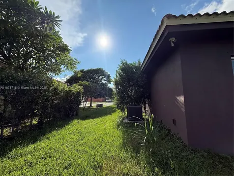 613 SE 14th Place Homestead FL 33033