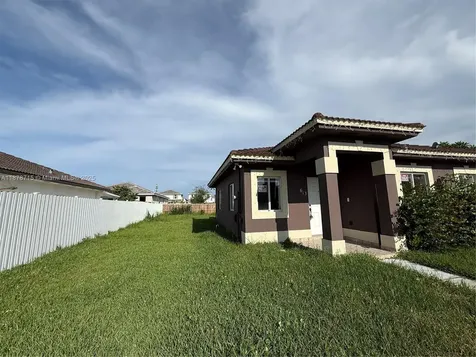 613 SE 14th Place Homestead FL 33033