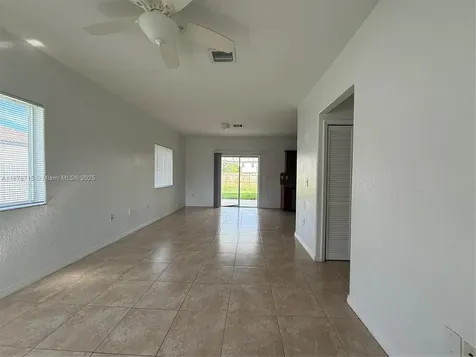 613 SE 14th Place Homestead FL 33033