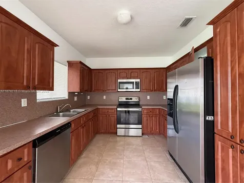 613 SE 14th Place Homestead FL 33033