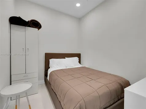 16385 Biscayne Boulevard North Miami Beach FL 33160