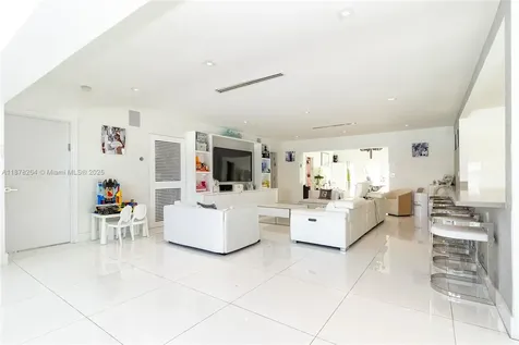 1215 N Biscayne Point Road Miami Beach FL 33141