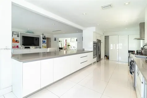 1215 N Biscayne Point Road Miami Beach FL 33141