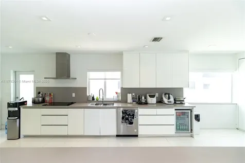 1215 N Biscayne Point Road Miami Beach FL 33141