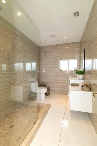 1215 N Biscayne Point Road Miami Beach FL 33141