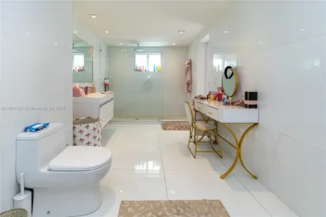 1215 N Biscayne Point Road Miami Beach FL 33141