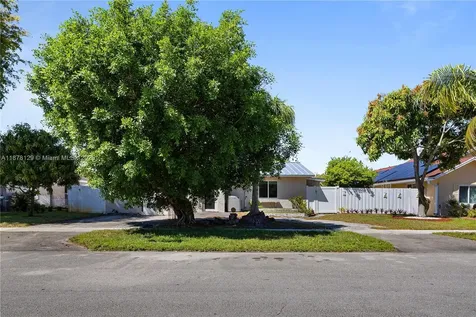 405 SW 73rd Avenue North Lauderdale FL 33068