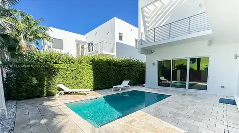 10050 NW 74th Terrace Doral FL 33178