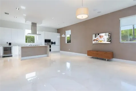 10050 NW 74th Terrace Doral FL 33178
