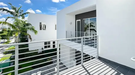 10050 NW 74th Terrace Doral FL 33178
