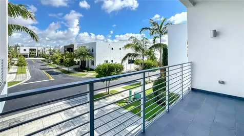 10050 NW 74th Terrace Doral FL 33178