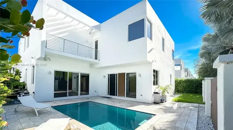 10050 NW 74th Terrace Doral FL 33178