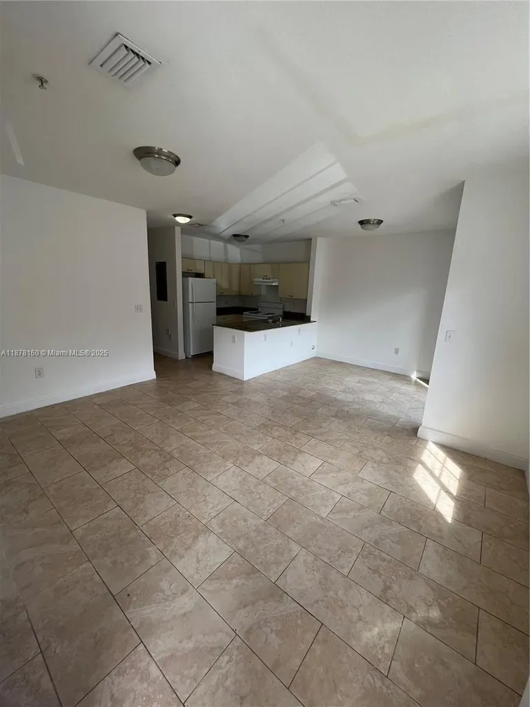 211 W 79th Place Hialeah FL 33014