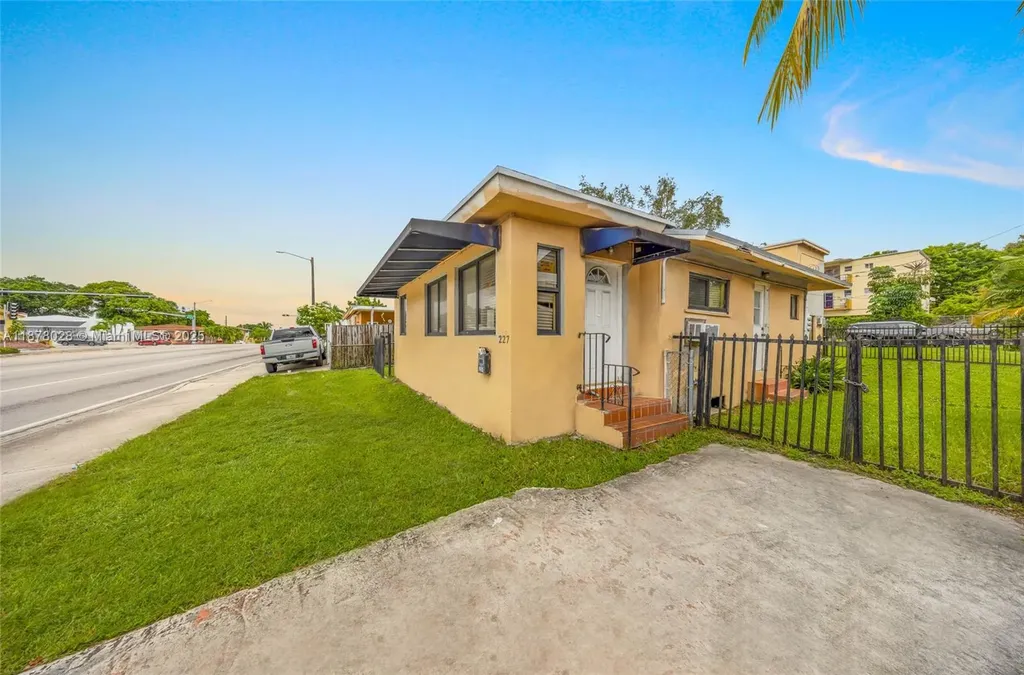227 NW 17th Avenue Miami FL 33125