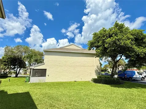 70 Whitehead Circle Weston FL 33326