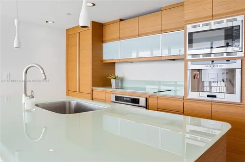 5875 Collins Avenue Miami Beach FL 33140