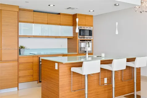 5875 Collins Avenue Miami Beach FL 33140