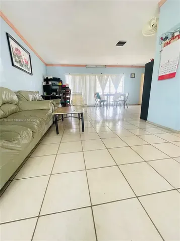 8203 NW 73rd Terrace Tamarac FL 33321