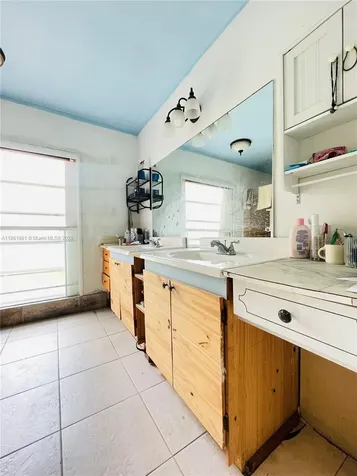 8203 NW 73rd Terrace Tamarac FL 33321