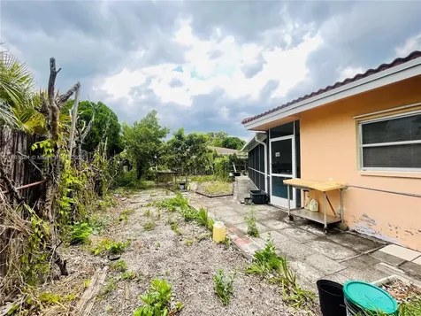 8203 NW 73rd Terrace Tamarac FL 33321