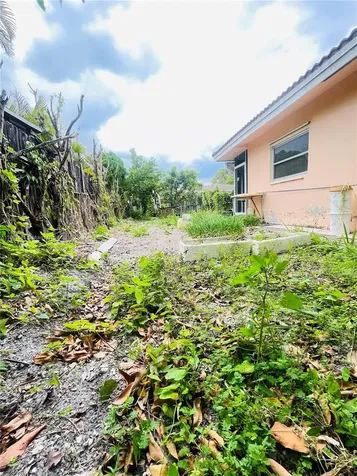 8203 NW 73rd Terrace Tamarac FL 33321