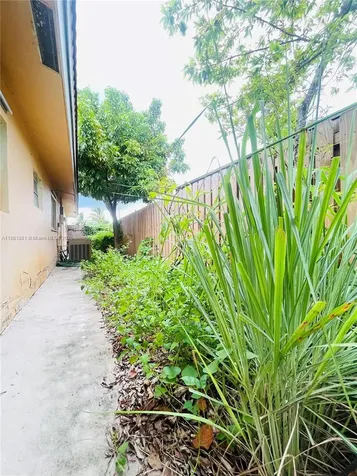 8203 NW 73rd Terrace Tamarac FL 33321