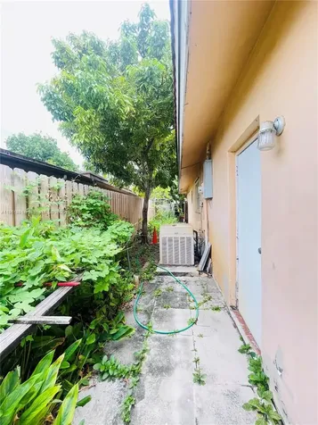 8203 NW 73rd Terrace Tamarac FL 33321