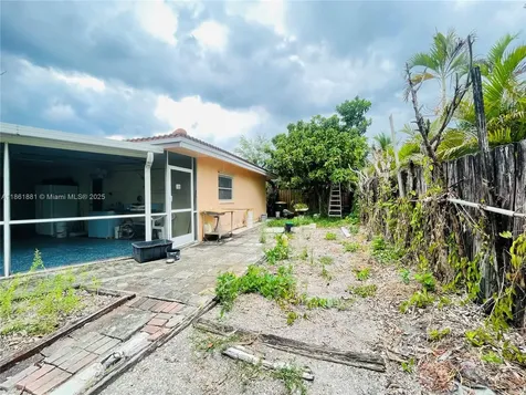 8203 NW 73rd Terrace Tamarac FL 33321