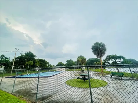 8203 NW 73rd Terrace Tamarac FL 33321