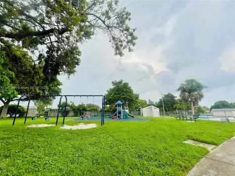 8203 NW 73rd Terrace Tamarac FL 33321