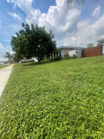 8203 NW 73rd Terrace Tamarac FL 33321