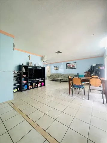 8203 NW 73rd Terrace Tamarac FL 33321