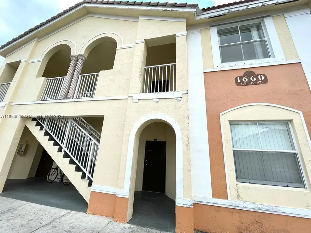 1660 SE 29th Street Homestead FL 33035